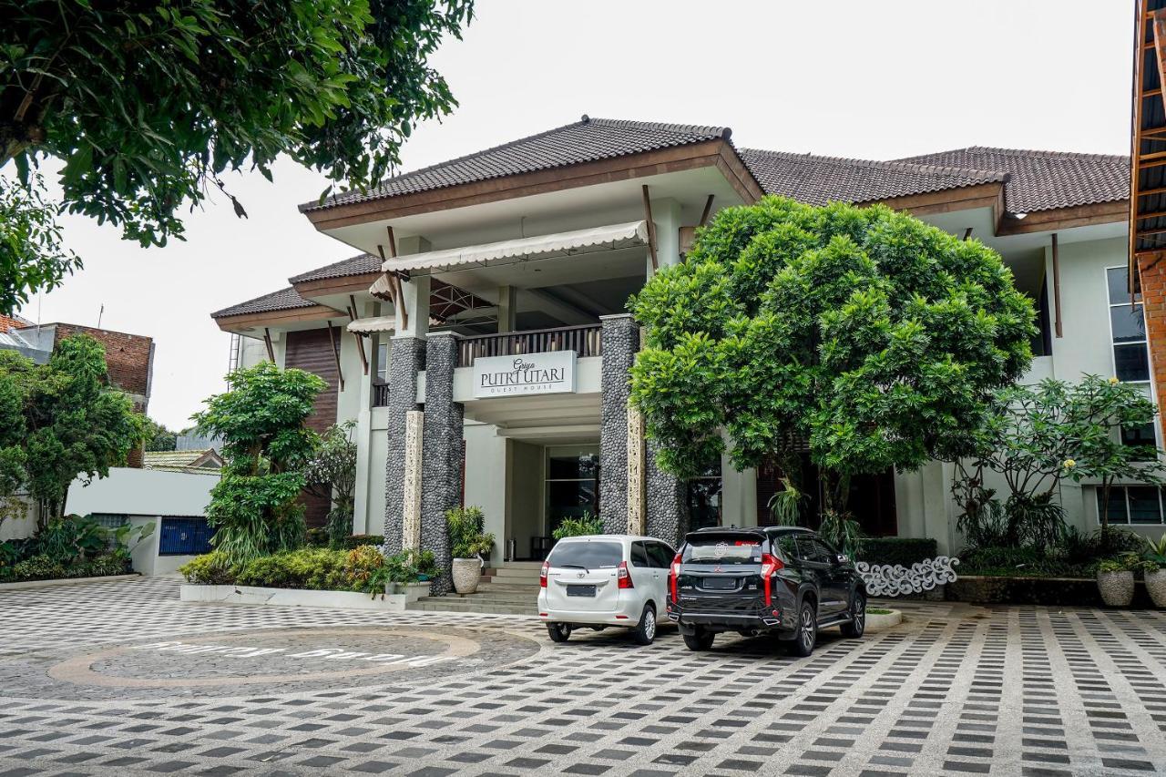 Oyo 282 Putri Utari Residence Malang Luaran gambar