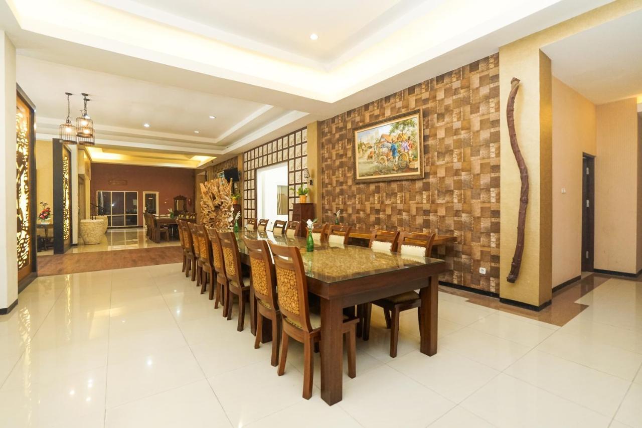 Oyo 282 Putri Utari Residence Malang Luaran gambar