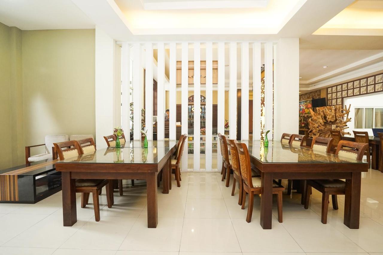 Oyo 282 Putri Utari Residence Malang Luaran gambar