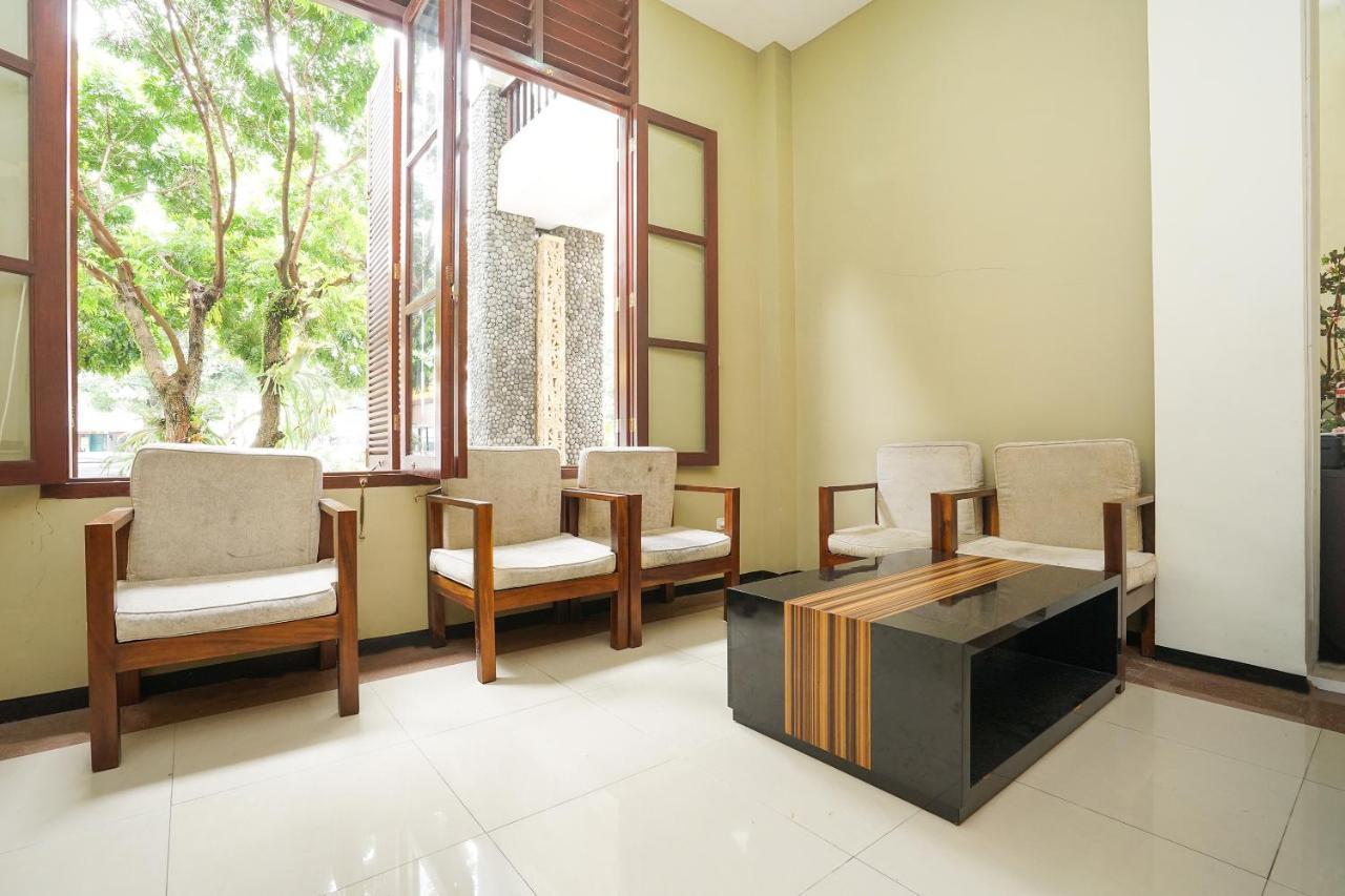 Oyo 282 Putri Utari Residence Malang Luaran gambar