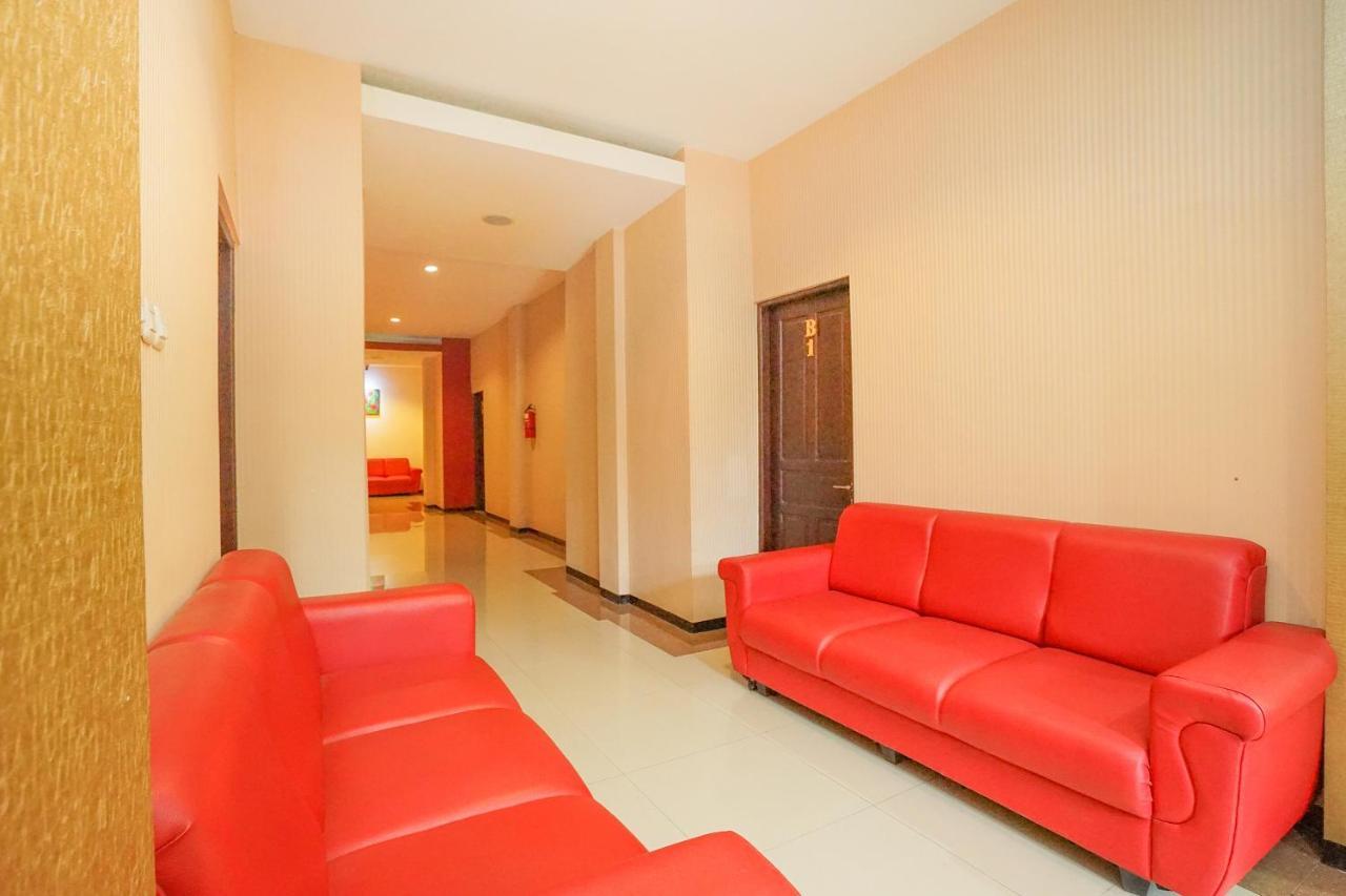 Oyo 282 Putri Utari Residence Malang Luaran gambar