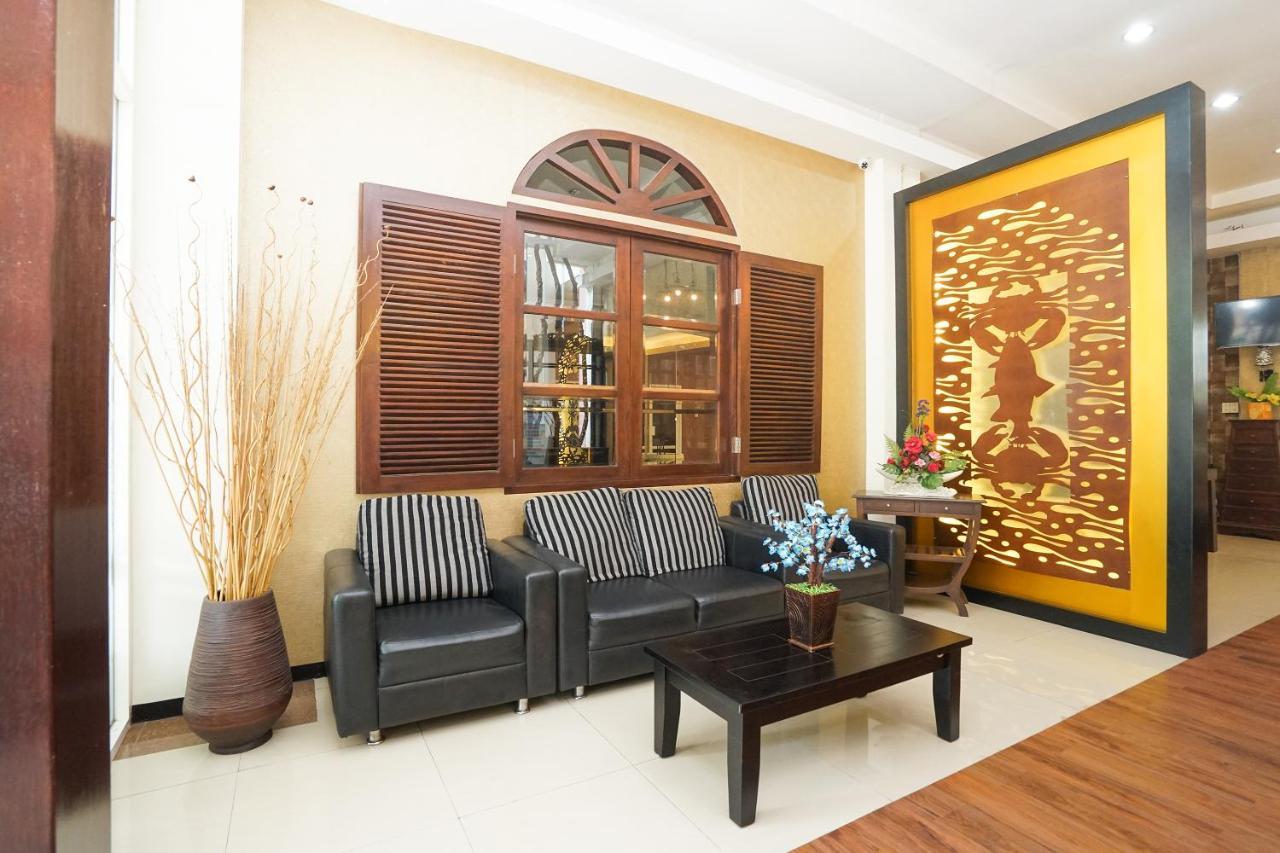 Oyo 282 Putri Utari Residence Malang Luaran gambar