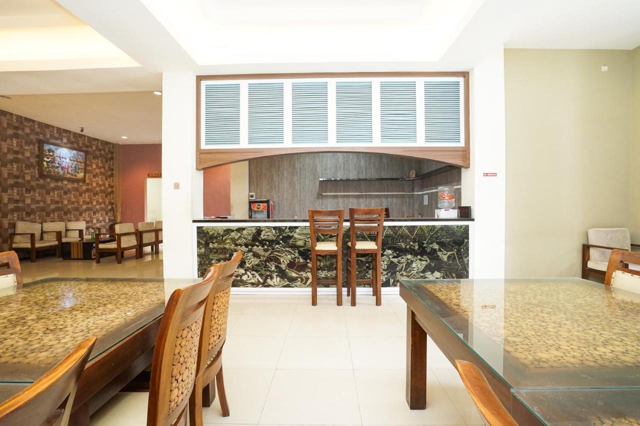 Oyo 282 Putri Utari Residence Malang Luaran gambar