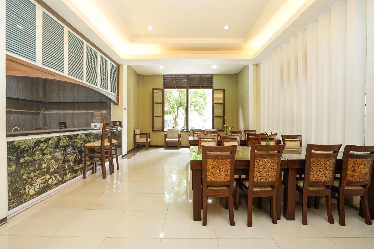 Oyo 282 Putri Utari Residence Malang Luaran gambar