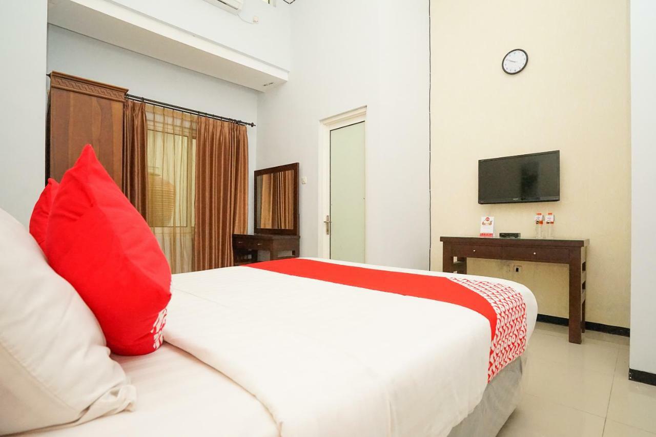 Oyo 282 Putri Utari Residence Malang Luaran gambar